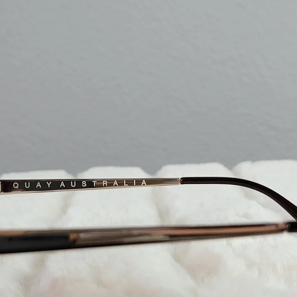 QUAY // ltd ed chrissy teigen retro-glam brown pink frames brown flash lens